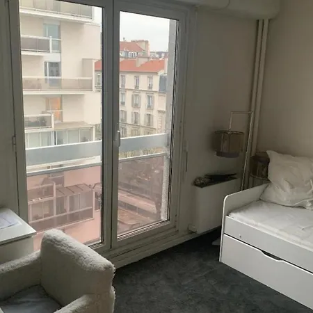 Spacious With Balcony In The 14e Apartmán *