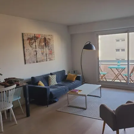 Apartmán Spacious With Balcony In The 14e *