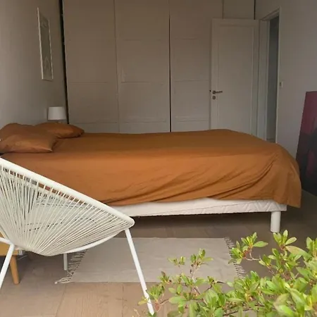 Spacious With Balcony In The 14e Apartmán *