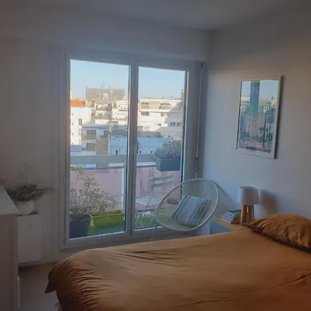 Spacious With Balcony In The 14e Apartmán Paříž